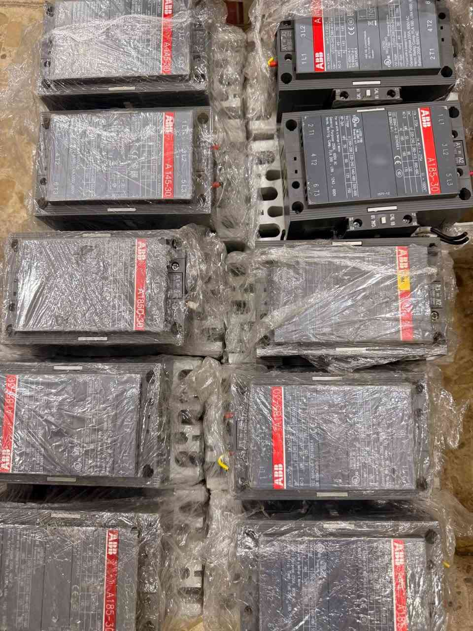 السلام عليكم يتوفر كونتكترات اصلي باله ABB / 250A / أتواصل ع رقم واتساب ‭***********‬
