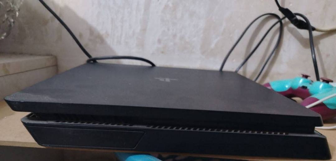 السلام عليكم بلي 4 سلم للبيع ذاكره نص تيره بي 8 العاب نظام 13.2 اون لاين ويا 3 جويستكات وحده اصليه وثنين تجاريات مفتوح تنضيف فقط باقي مكفول وكلشي ما مبدل بي فقط تنضيف السعر 190 بي مجال كلش بسيط العنوان بغداد الرشاد شارع القاعدة رقم الهاتف *********** ملاحظة لايوجد توصيل
