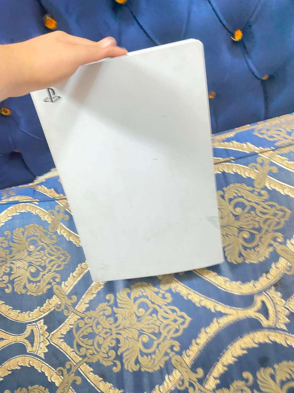 بلي فايف فات للبيع نسخته أمريكي وياه يده مصلح بي بي ال HD كارتونته تجي وياه و نظيفففف 
مكاني بغداد ***********
