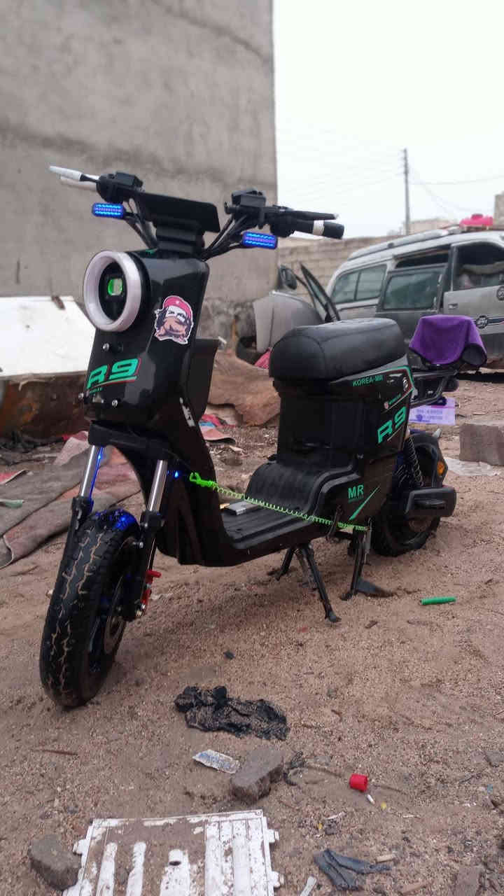 سلام عليكم ورحمه الله وبركاته عمي دراجه R9دراجه نضيفه وجهازه من كل شي شاحنه مرايات مسجل بلوتوث بطاريات بعدههن بل جيس اقسم بالله باتري ابو الفسفوره الون الاحمر...وبيها خدشات قايله بل كفرات يعني صبغ بلف بس ولله الدراجه جاهزه من كل شي ..سعر الدراجه..500. وبيها مجال الطيب....الرقم *********** العنوان بصره زبير الشعيبه محطه القطار
