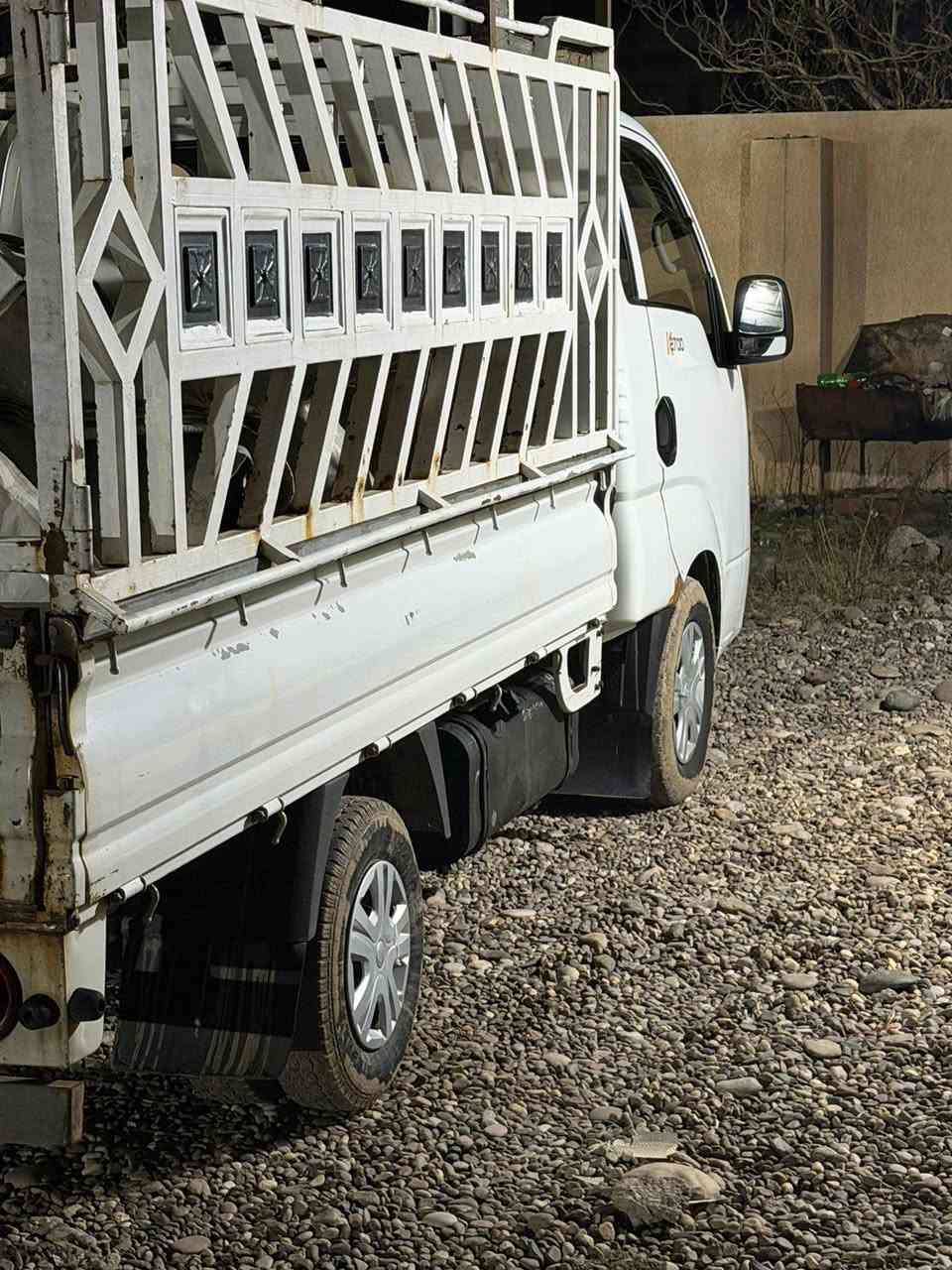 سلام عليكم ورحمة وبركاته كيه حمل موديل ١٣رقم صلاح الدين اباسمي  السعر ١١٥ رقم الهاتف *********** السيارة كفاله عامه شرط الفحص  محرك معمر جديد بدلت دهن مرة وحدة مكفولة من الصبق شاصي كير كهربائيات شرط اي ضرر مابيهة وتحياتي
