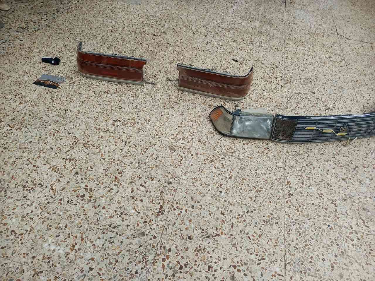 سلام عليكم لايتات هارتوب طويله مع شباك مع سكنات.. للبيع.***********
