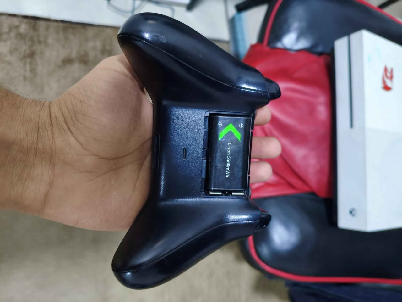 اكس بوكس ون الجهاز شغال مابي شي ويا يده وحده مكاني هيت بصائر سعره 170 
*********** هيت, الأنبار
