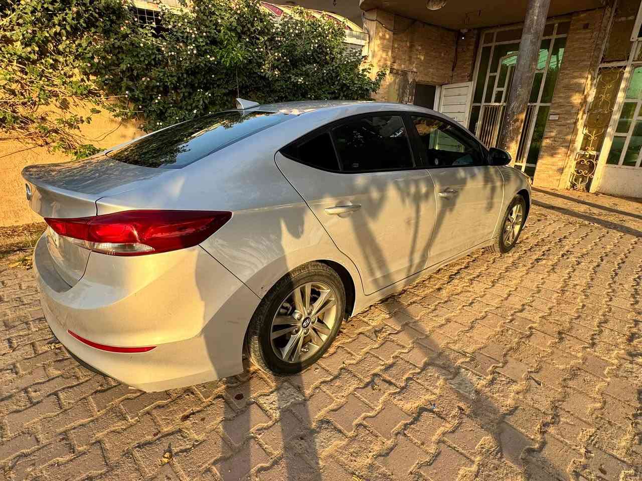 ..النترا امريكي موديل 2018 للبيع
..ماشيه 106m
..رقم ميسان دولي بسمي تحويل ثاني يوم ..
 سياره جاهزه من كلشي مكفوله كفاله عامه ..كير AT المرغوب ومكينه دوش 2000بلاد
..مواصفات 
..رادار
.حساسات
كاميرا
.ويل كب
. تحكم ستيرن جهتين
.مانع انزلاق
. شاشه .
.تدفئة وتبريد فول 
..سياره جاهزه ومال جناي  ..صور الحادث بلمنشور
.. المكان كربلاء الحسينية
رقم الهاتف ***********
السعر 125$
