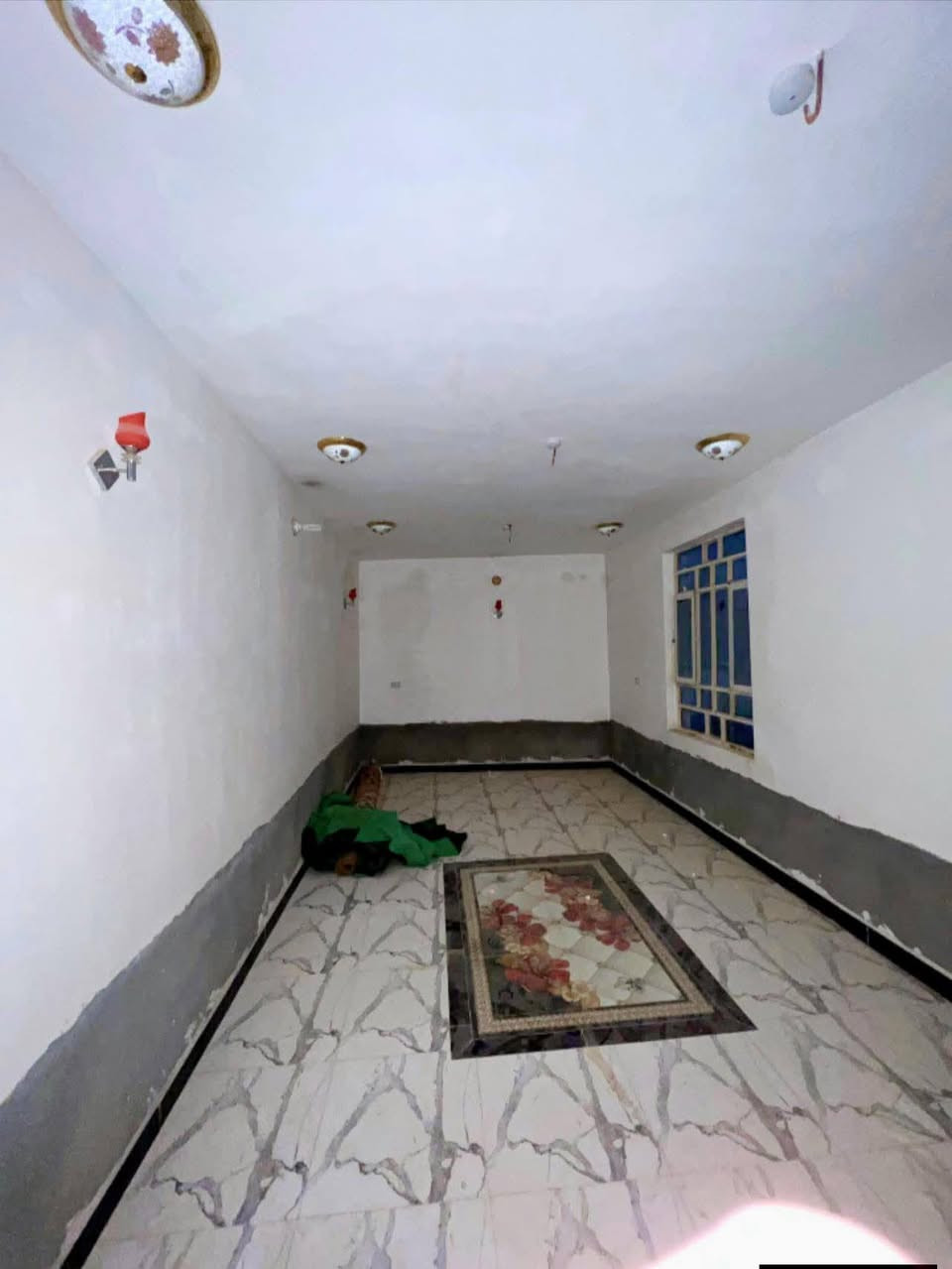 سلام عليكم دار للبيع مساحه    200 مع قطعه  المساحه 190في منطقة البوحمير ***********واتساب
