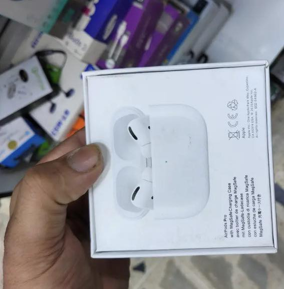 ايربود برو 1 ابل اصلي شغال كامل مع عزل ضوضاء وشفافيه بل صوت والغاء العزل كامل ملحقات كارتونه وكلشي وياه بسعر 110 وبي مجال بسيط


**إذا كنت صاحب هذا الإعلان وتريد حذفه لأي سبب، رجاءا أرسل رسالة إلى الدعم الفني**