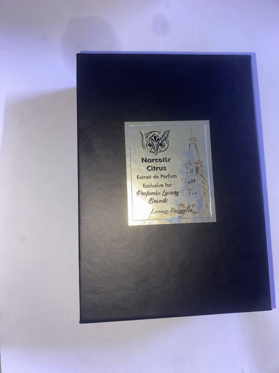 السلام عليكم }
للبيع عطر Dior Homme Parfum الأصلي  
الحجم: 75ml  

مستعمل استعمال خفيف جدًا  
المرشوش منه فقط 3 رشات  

العطر معروف بالفخامة والثبات العالي 🔥  

السعر: 230 ألف دينار عراقي  
وقابل للتفاوض للجاد

للبيع عطر Summer Hammer من Lorenzo  

العطر مستعمل استعمال خفيف  
المرشوش منه فقط 12 رشة  

فوحان جميل ومناسب للأجواء الحارة  

السعر: 180 ألف دينار عراقي  
قابل للتفاوض بشكل كبير

"39517"}
للبيع عطر Narcotix Citrus من Lorenzo  

مستعمل استعمال شبه جديد  
المرشوش منه فقط رشة وحدة  

عطر منعش حمضي جميل  

السعر: 190 ألف دينار عراقي  
وقابل للتفاوض

للبيع عطر Last Orient من Sense of Scent  

الحجم: 100ml  
العطر مستعمل استعمال خفيف جدًا  
المرشوش منه تقريبًا 20 رشة فقط  

عطر فخم بريحة شرقية فواحة ومميز بالمناسبات  

السعر: 220 ألف دينار عراقي  
قابل للتفاوض للجاد

العطور أصلية 100٪
 • البيع للجادين فقط
 • إذا أحد أخذ أكثر من عطر أسوي سعر خاص


**إذا كنت صاحب هذا الإعلان وتريد حذفه لأي سبب، رجاءا أرسل رسالة إلى الدعم الفني**