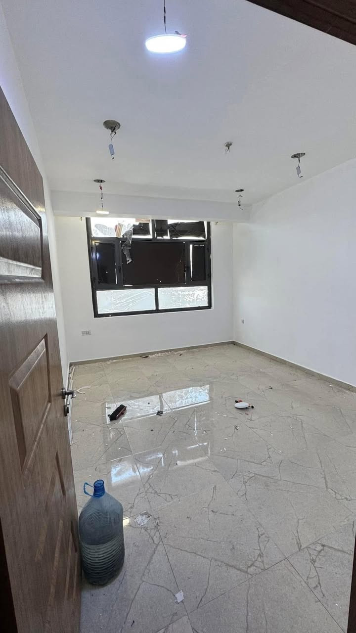 بـيـت للإيـجـار  ( نضيف جداً)
______________________________________
📍 السيديه - مجاور جامعة الشعب (على شارع المدارس نفسسه )

🔷مساحه 50m 
🔷ثلاث طوابق 
🔷ثلاث غرف نوم ( وحده سويت )
🔷مطبخ 
🔷خدمات صحيه 
🔷 السعر : 850 الف
———————————————————
للاستفسار اكثر : ***********
او اضغط على الرابط ادناه للدخول الى القناة الخاصه على الواتس اب في عروض الايجارات 
https://whatsapp.com/channel/0029VaiLJbaE50UjKklYab3R
او على القناة الخاصه على التليگرام 
https://t.me/rami_dyaa
