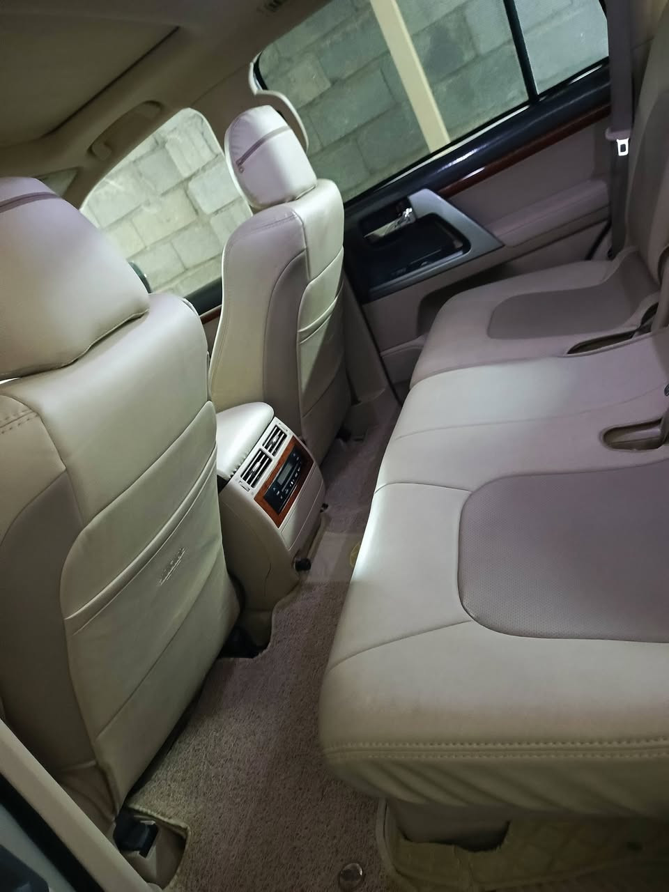 السلام عليكم لاندكروز موديل 2012 فول مواصفات 1/1 فئة في اكس ار مكفوله من صبق وظربه محرك وكير مكفولات حجم 8 سلندر 4600 رقم بغداد انكليزي تحويل ثاني يوم السعر 38 وبيها مجال الاتصال ***********/***********
