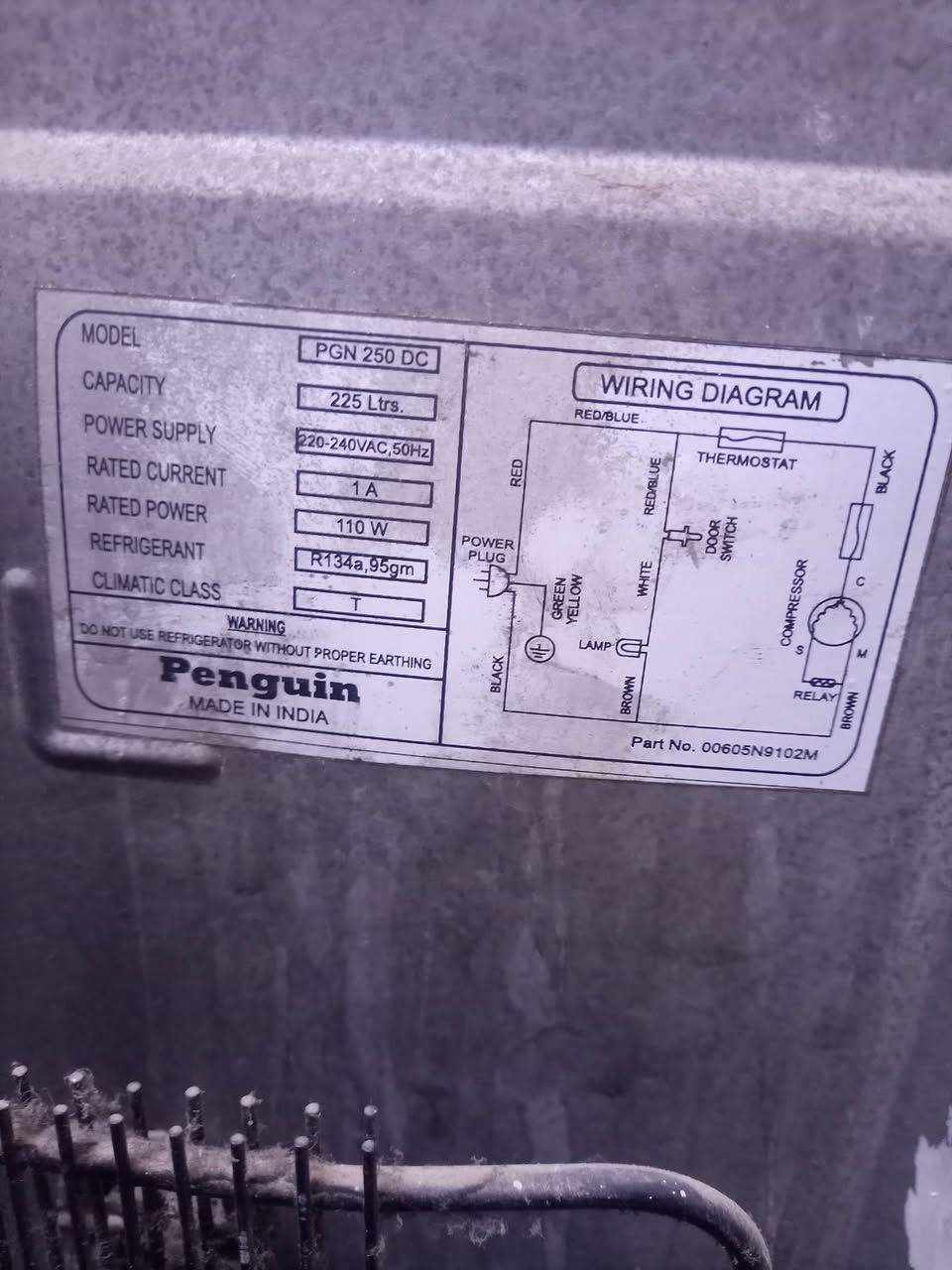 السلام عليكم ورحمة الله ثلاجة للبيع تعمل بشكل جيد السعر 90الف مكاني حي القاهرة للاستف الاتصال على الرقم ***********
