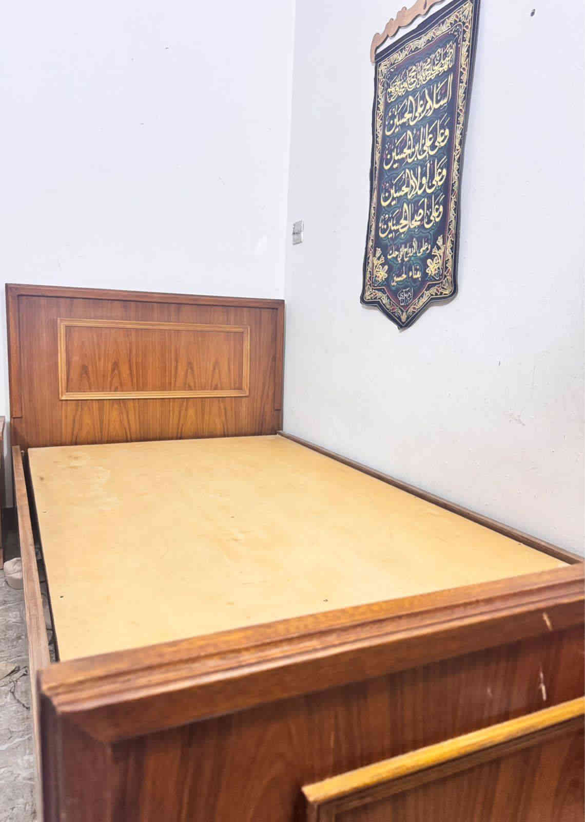 كنتور صاج مع ٢ سرير للبيع
الكنتور ٣ باب ذو ملحق  وسرير عرض ١١٠*٢٠٠سم
الاغراض نظيفة  المكان  بغداد الدورة التواصل ع الوات ساب ***********
