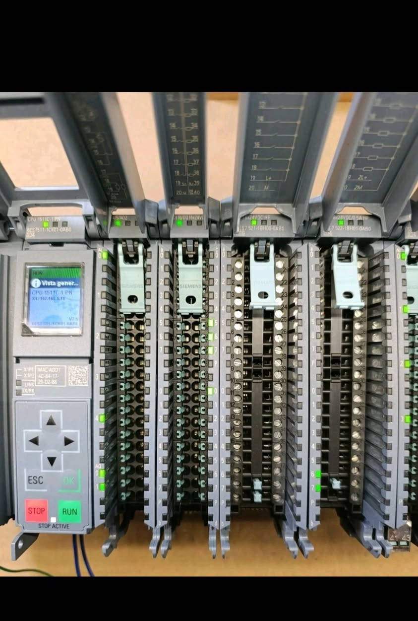 منظومة Siemens SIMATIC S7-1500 PLC للبيع

CPU 1511C-1 PN
رقم الموديل:
6ES7 511-1CK01-0AB0

- Power Supply
- DI / DQ / AI مدمجة
- PROFINET
- Tested 100%
- حالة ممتازة
- مناسبة للمصانع وخطوط الإنتاج والسيطرة الصناعية

السعر:
3000$


**إذا كنت صاحب هذا الإعلان وتريد حذفه لأي سبب، رجاءا أرسل رسالة إلى الدعم الفني**