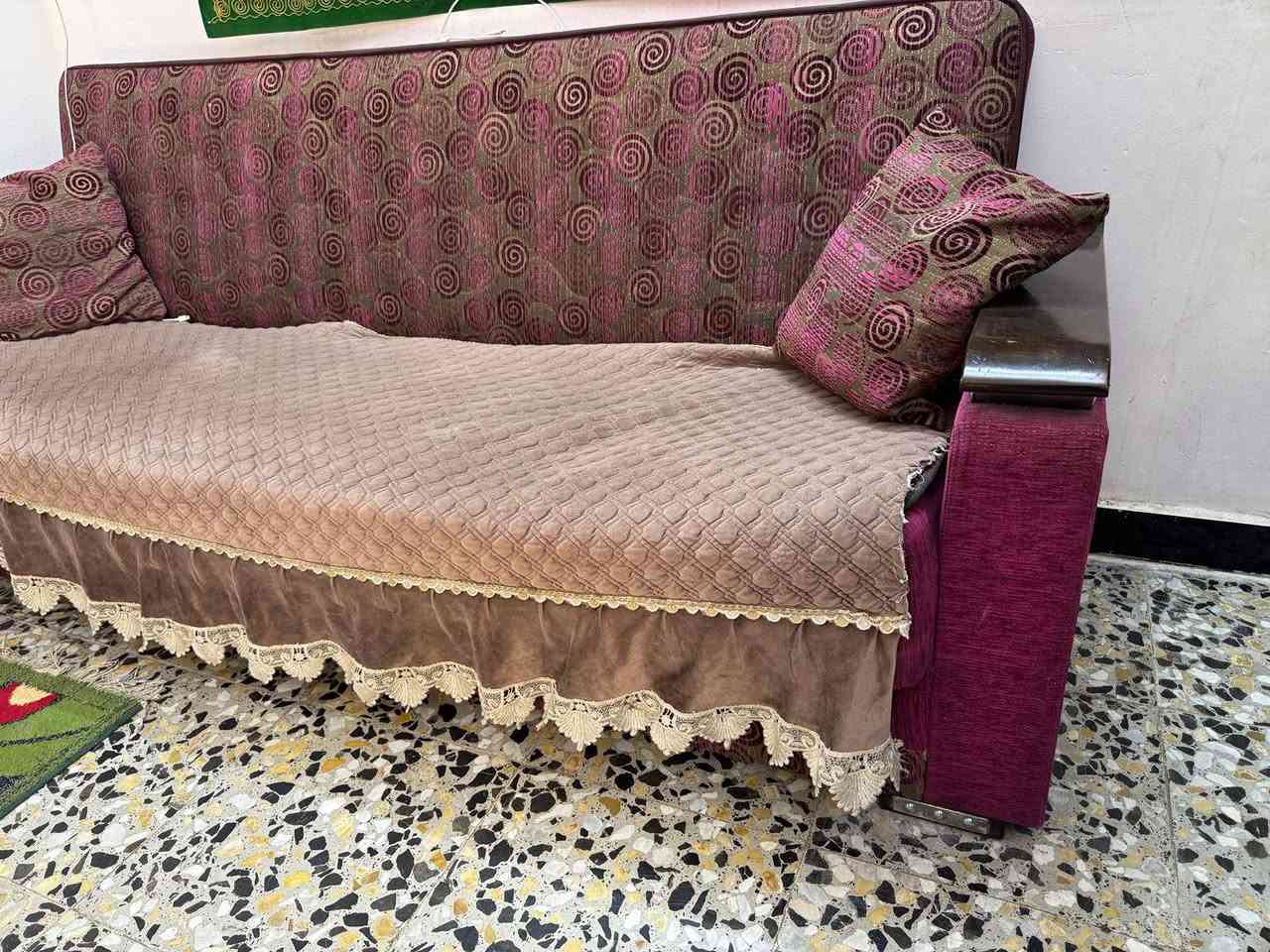 سلام عليكم تخم للبيع خمس مقاعد وبي ضرار بسيطه ***********
