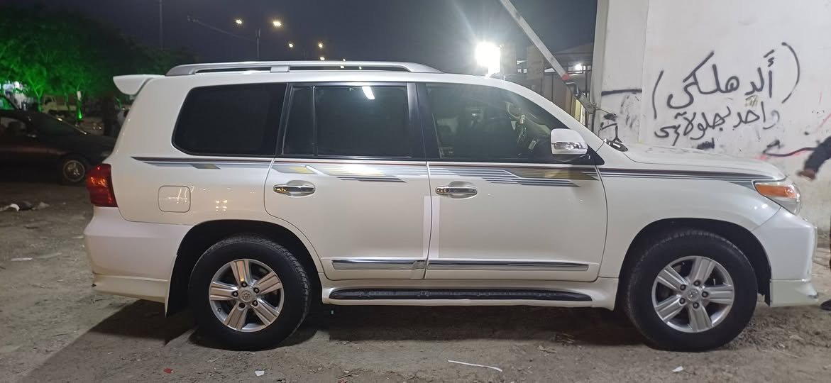 السلام عليكم لاندكروزر موديل 2014
السعر$ 395 $
***********
***********
