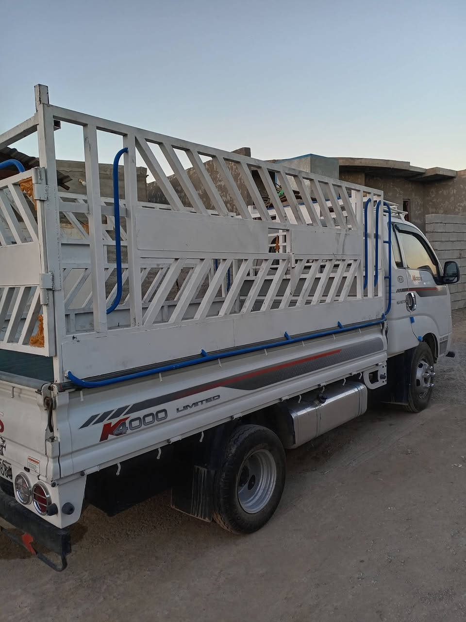 محجر كيا فحل للبيع السعر٤٠٠ ولي مجال***********
