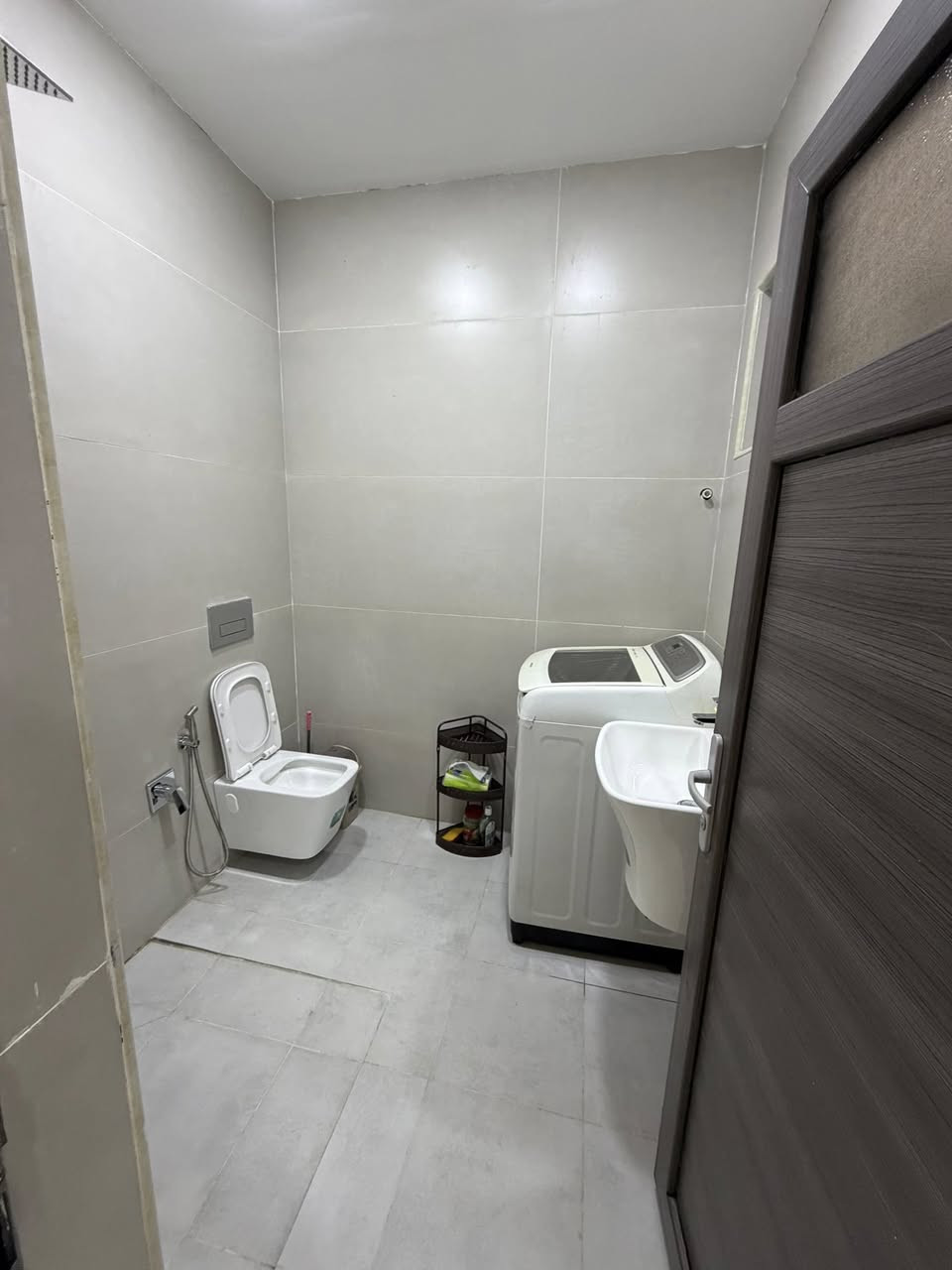 🏡 مشتمل أرضي للإيجار
📍 المنصور / الأميرات
2 نوم | صالة | مطبخ | كراج
📞 ***********
