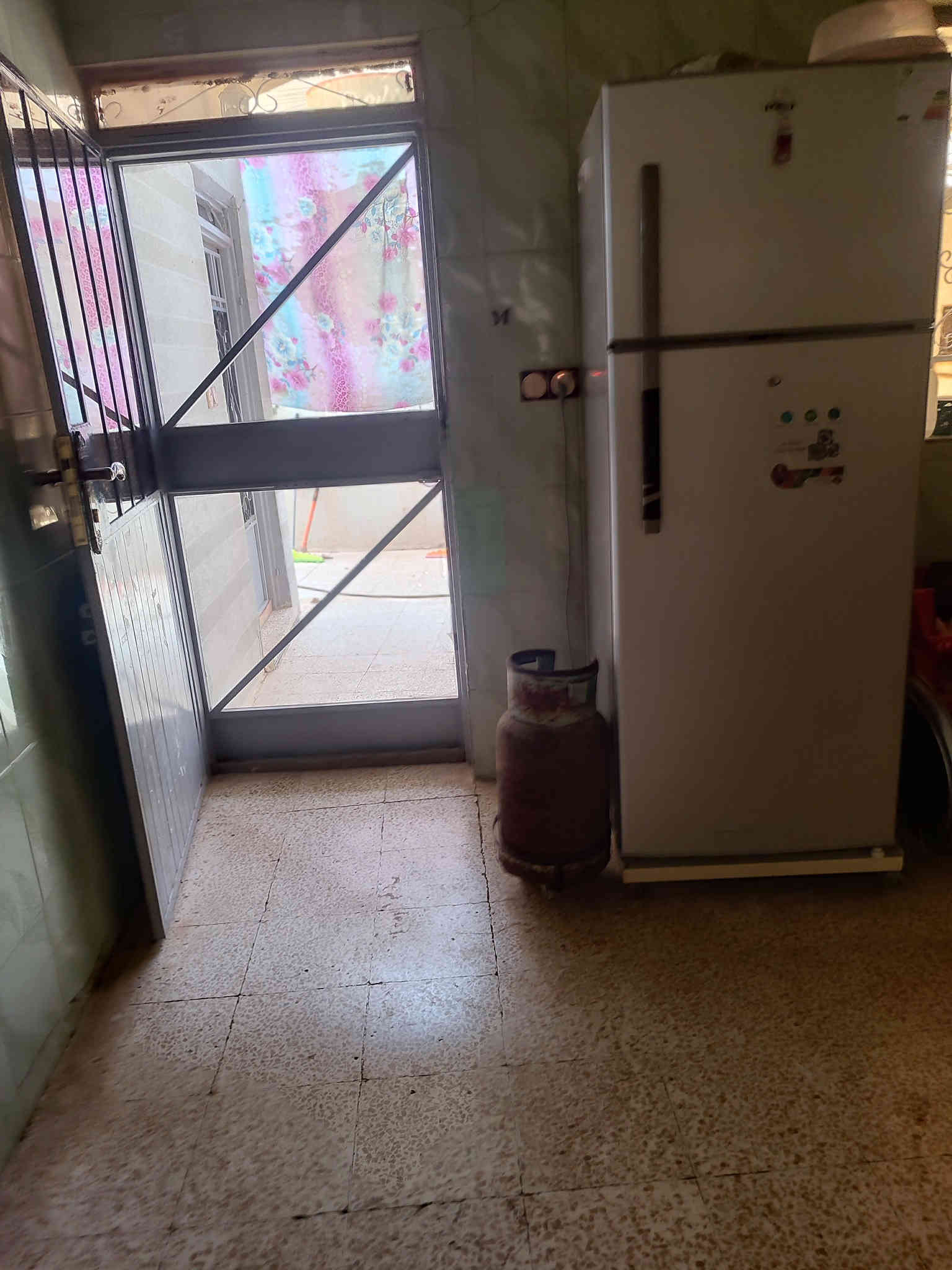 بيت للايجار في حي رجم حديد نواب ظباط ٢٠٠ متر  الاتصال ***********
/***********
