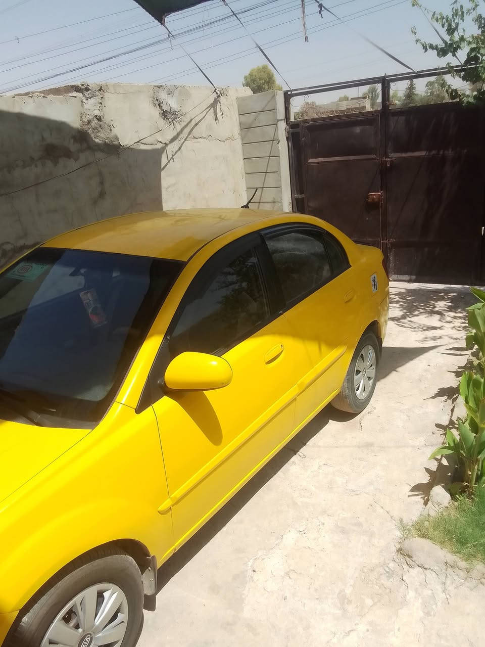 كيا ريو موديل 2012 كوري
رقم مثنى. 
دخه بيها جاملق الورى بس . 
حار بارد . 
كابون بانزين بيها. 
مراوس النترا . 
أو للبيع. ٩٥ . 
للاتصال ***********
