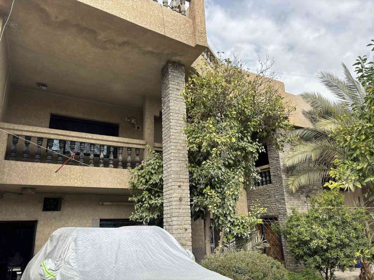 السلام عليكم بيت قرب جامع المهاجرين 320 متر بناء الثمانينات ابيع كامل بدون تقطيع بأسمي ثاني يوم افتح بيان سعر المتر 1900 وبي مجال اي استفسار اني حاضر 
مهندس محمد
***********
***********
