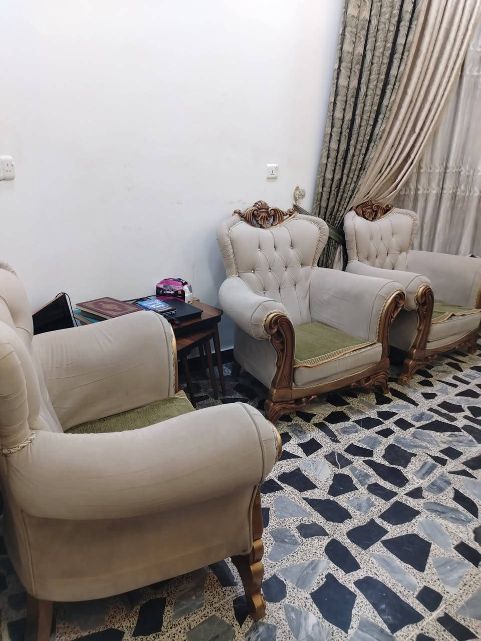 قنفات للبيع للاستفسار *********** المكان الغزاليه الكفائات
