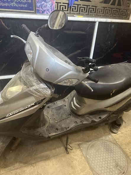 السلام عليكم
عندي دراجة بريز مستعجل على بيعها 

السعر 200

الرقم ‭0772 644 5400‬
