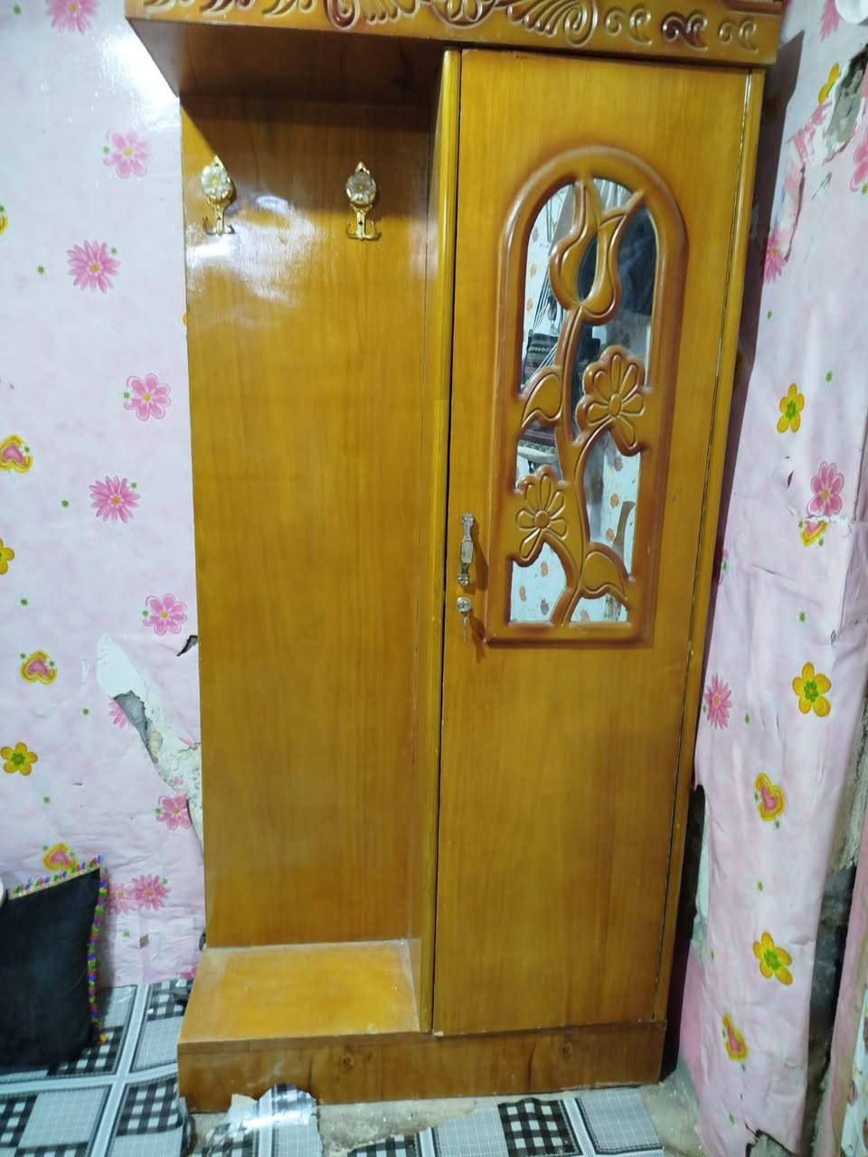 غرفه اخشاب للبيع مستعجل على بيعته غرفه تفصال مال نجار بعدهي جديده مكاني بصره المعقل مقابل مستشفى الموانئ رقمي ***********
