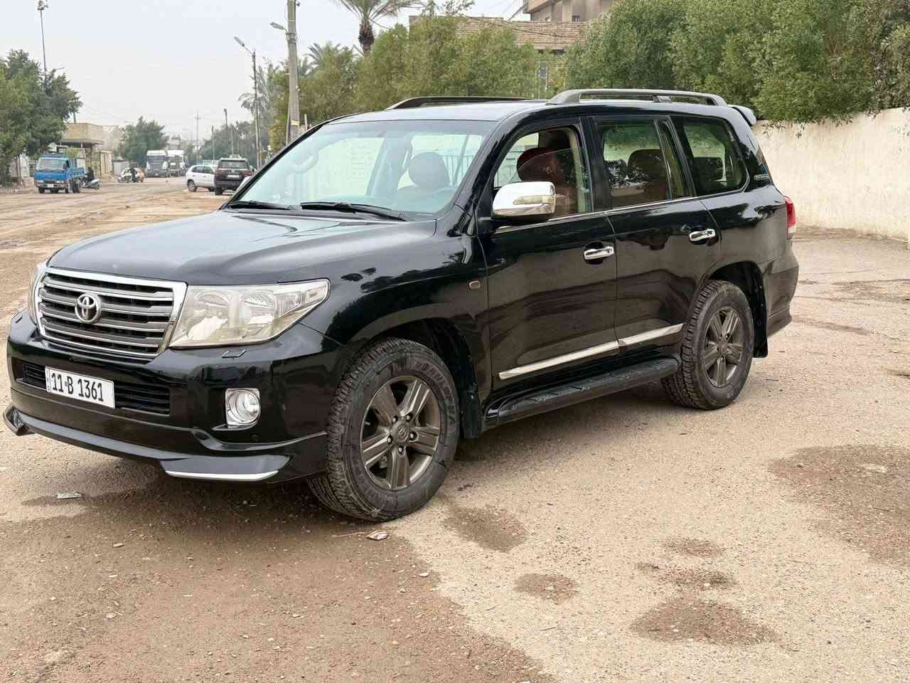 سلام عليكم 
موديل 2011 
لاندكروز ستيني 
معروف مواصفاته
فول واحد على واحد 
ماشيه 200
بيه صبغ باب وربع جاملغ
رقم بغداد تحويل مباشر 
السعر 285 ورقه 
مكان سياره بغداد بلديات
اتصال على رقم *********** بغداد, العراق
