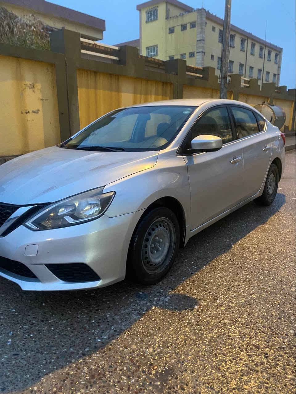 بها مجال شوية عل سعر 
فقط بونيد صبغ
بدون داخل نهائيا
موجود رقم شاصي طلع الحادثة 
كلش خفيف
و ايضا حوالي 5ورقة عليها غرامة
و ماشي فقط 92,000كيلو

*********** Singapore
