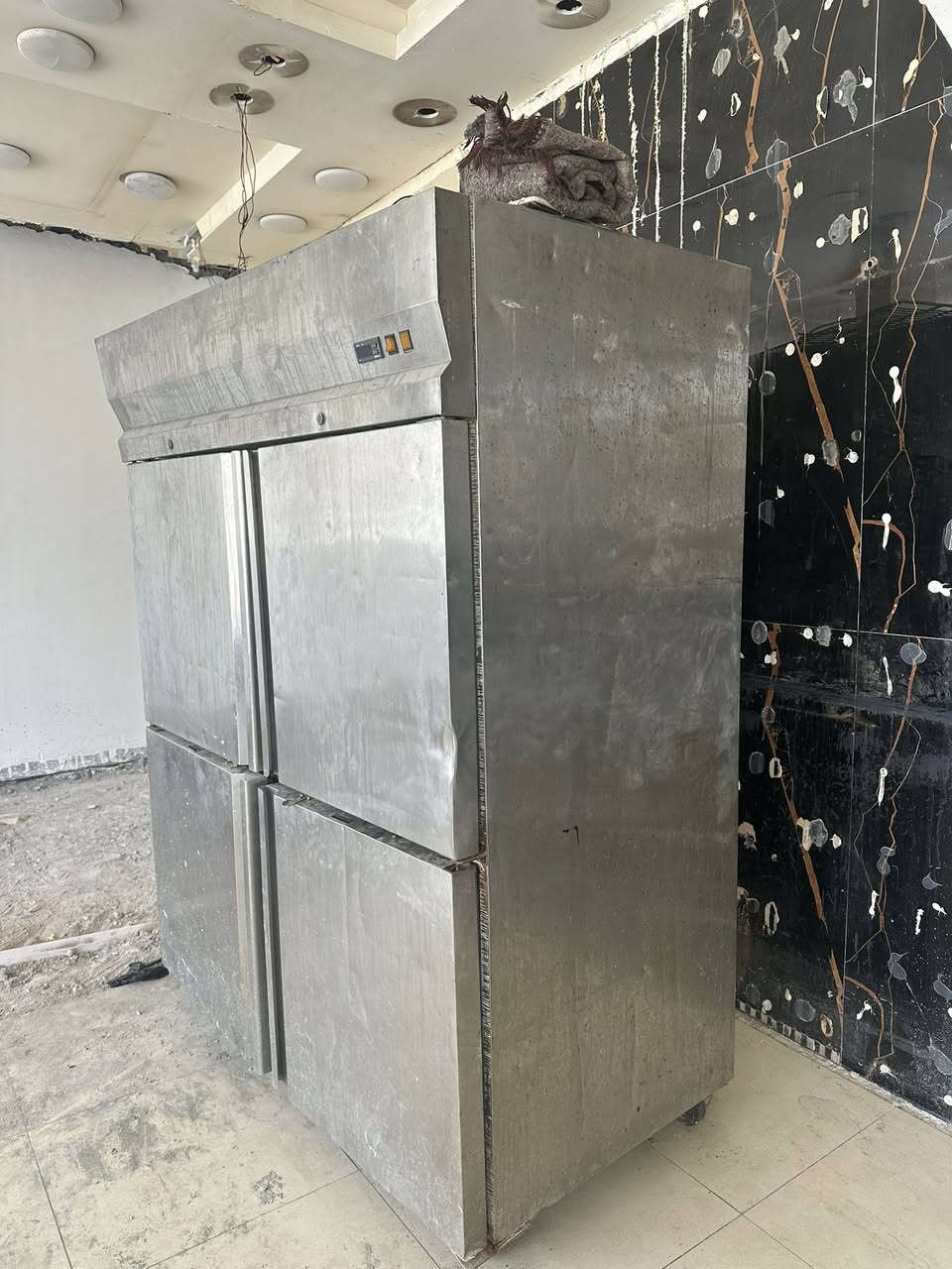 سلام عليكم غراض مطاعم البيع
برادات سل استيل 2
دكت ساحب دهون 14 متر كامل هوا ولمسحب
كراسي 20 كرسي 
بوب زجاج ضغط عالي 2 ابو المتر 
عراضه مبطوحه بيه ليك 
شوايات كص جدد ما مشتغلات كاملات هنه ول شياش 
قلايات كرسبي وفنكر العداد ثنين 
عربه مال جاي جديده بس متروكه هيه ول بريمز
جدوره سل استيل مال عرض وتحميه العداد 10
طباخ 3 عيون الطول متر ونص 
تنور مال مطاعم جبير 
اتصل وشنو تريد بل خدمه
رقم الهاتف *********** 
مكان بصره
