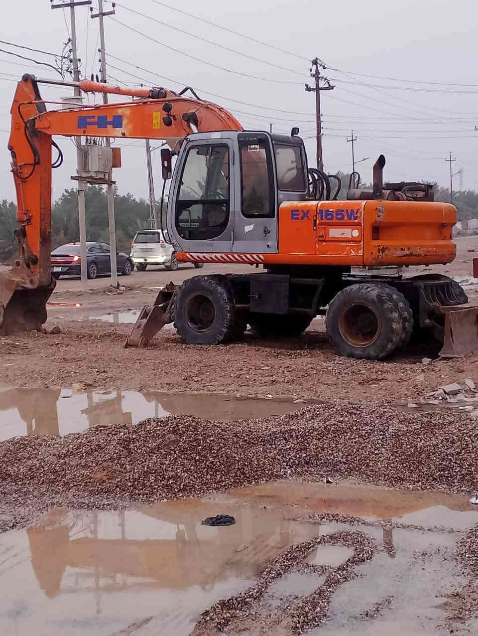 السلام عليكم

اخوان انه مكلف بل نشر

هاذ رقم ابو حفار

***********

***********

حفار تاير فيات هيتاشي حجم 165
مكان الحفار البصره مقابيل صناعة حمدان

،
