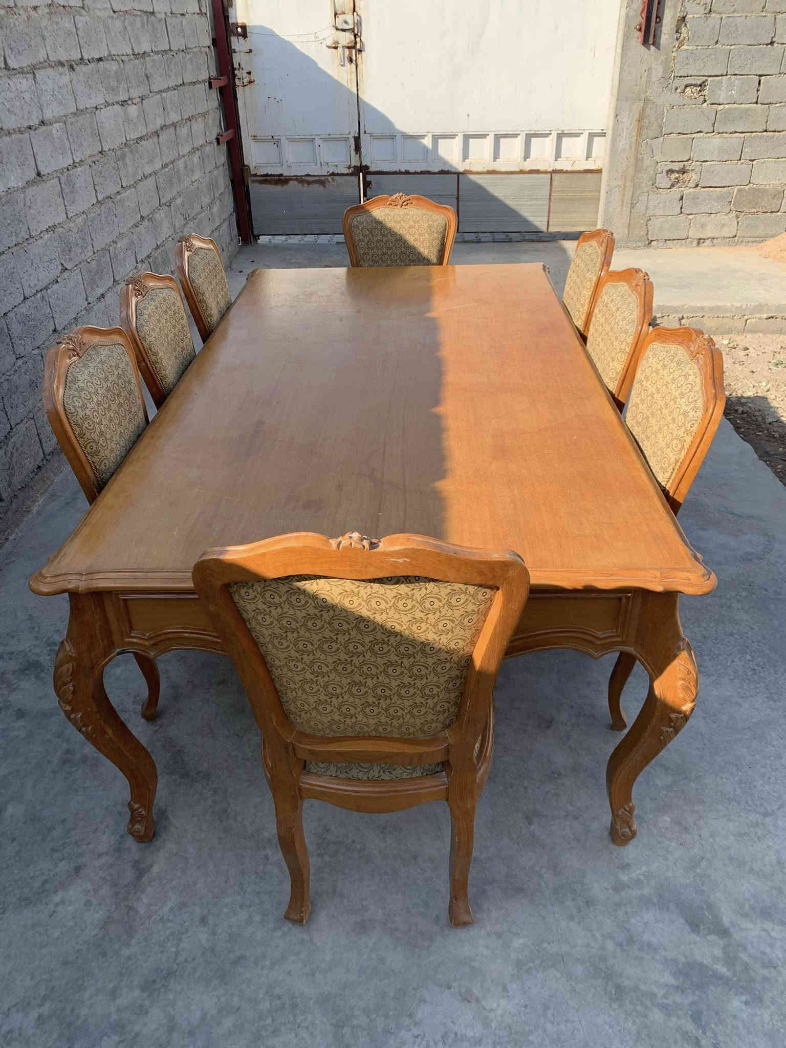 السلام عليكم ورحمة الله وبركاته عندي ميز طعام خشب بورمي ٨ كراسي وبدون أي ضرر   *********** /***********
