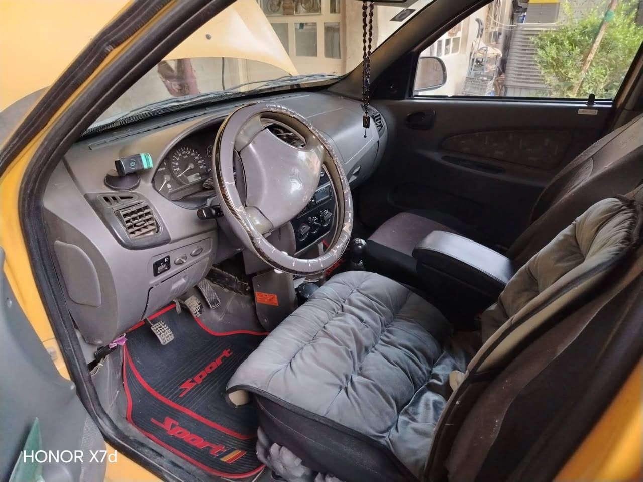 السلام عليكم طيبة موديل ٢٠١٥ كلشي ممبدل بيه على البلاد جاهزة من كلشي ماعدى الكلج بدايتة هيئة مصفرة السنوية بشهر الخامس المضى سقطت وعليها غرامة ١٠٠الف اي شي يطلع عالسيارة علية أمانة الله السيارة حلوة مابيها شي بس اني صار عندي ظروف واريد ابيع كل غراضها من الشركة اصلية أشد صورتها على الحقيقة لا المعها ولا اغشك الي بالصورة نفسة بالحقيقةرايدها ٤٠وبيها مجال شوية رقي ***********
