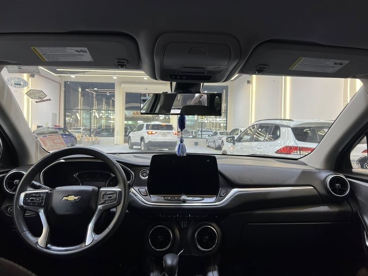 🔷السيارة : شوفرليت بلايزر 2LT
🔷سنة الصنع : 2023
🔷اللوحة : اربيل 
🔶السعر : 200 ورقة  وبيها مجال
🔷الضرر :صبغ بنيد وصبغ قبق جنطة
◾️.
🔷بدون ضرر ايرباك

  ✅ مراوس بجمسي تيران 
______________________________________
🔷المواصفات:
🔹حجم المحرك 4 سلندر 2.0L توربو 
🔹عداد المسافة 52 الف كيلو متر
🔹رادار امامي 
🔹تنبيه الخروج عن المسار
🔹كراسي مخمل
🔹كرسي السائق كهرباء
🔹ويل كب حجم 20 انج مع اطارات بحالة جيدة
🔹لايتات LED بالكامل
🔹شاشه تحكم بالايعازات
🔹تحكم ستيرن جهتين
🔹بصمة ابواب وتشغيل 
🟦 تشغيل عن بعد
▶️ جنطة كهرباء
 ✅ فور ويل
🔹مع باقي المواصفات الاعتيادية

————————————————————————
☎️ للاستفسار :
   ***********. واتساب  

📍النجف الاشرف -
