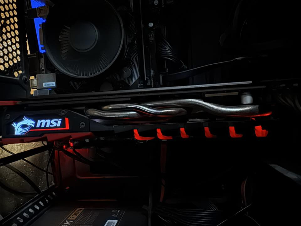 GTX 1070 8GB
ياخذ بور ولكن فقط صورة ميعرض 
السعر ٣٥ الف
*********** واتساب
