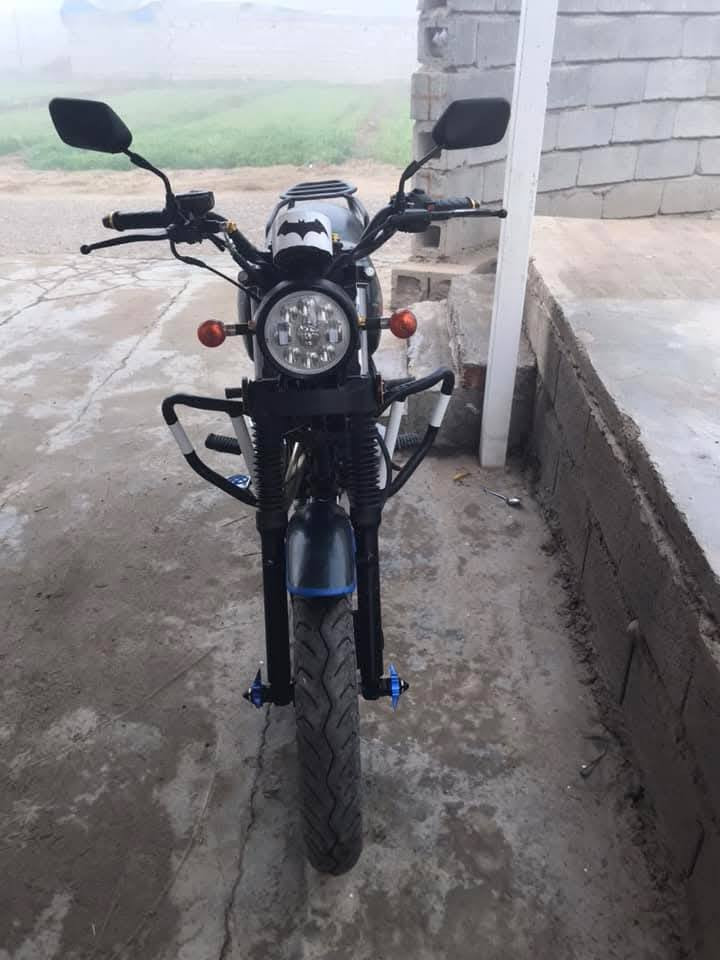 السلام عليكم بيعها مستعجله دراجه ساو 2020 ماكينه ما مفتوح منها ولا بوقي كهربائيات كلها شغاله من عدا الشاشه الدواجه جديده معنى الكلام ومعدل عليها سعرها قفل 800 بدون اوراق بس مكفوله  من سرقه او ما شابه العنوان بغداد ***********
