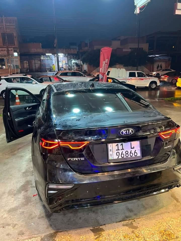 السلام عليكم 
عندي فورتي ٢٠٢٠ 
سيارة gt line 
مواصفات معروفة لون اسود سلايت مكينة مفتوحة السيارة جديدة ماشية ٥١ الف 
السيارة مابيها قطرة صبغ بس الدعاميات مصبوغة 
حوض الصندوق بيه طخة بسيطة مرجعيه بارد
صور الحادث راح اخليه بالصور 
السعر ١٣٠ بيه مجال 3KPF34AD1LE181941
رقمي***********
