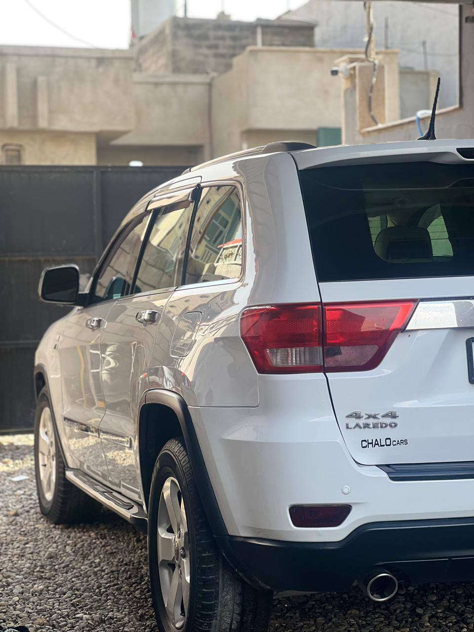 Jeep للبيع
سعر مناسب 
جيب گراند شيروكي  لاريدو ✅خليجي✅
 فول مواصفات🥇
سلايت 
بصمه 
زركات ع لايت 
دبل كزوز 
تشغيل عن بعد
برغي هيكل سيارة كلها ممفتوح وضع الشركة👍
سيارة ماشية فقط 146 الف مايل حقيقي💯
مكان السيارة موصل و فقط للبيع بدون مراوس
رقم سنوي هزة جديدة ***********
***********
