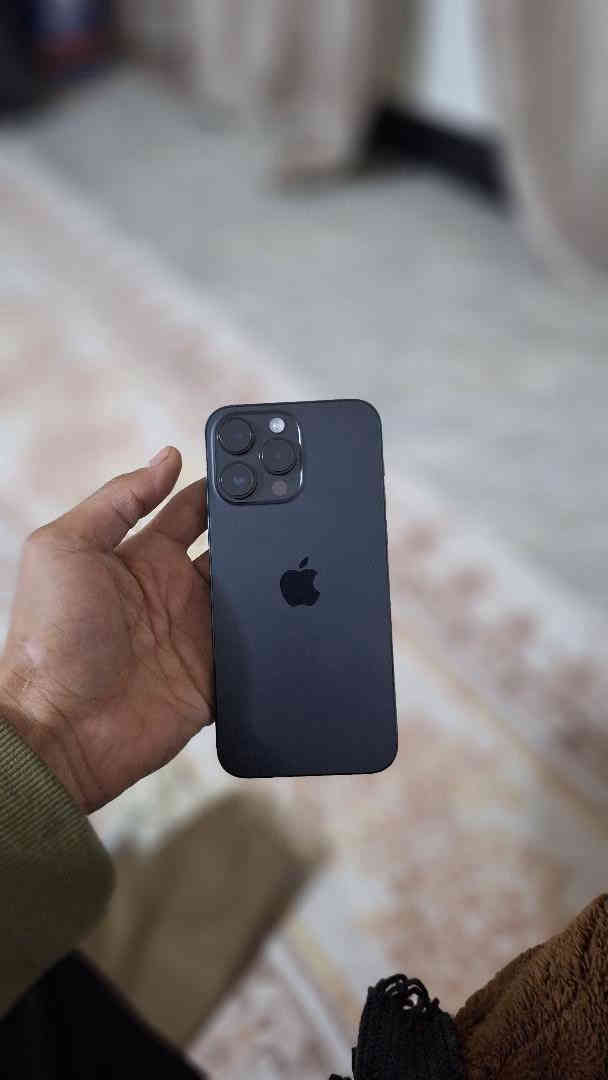 ايفون 14نضيف شرق اوصط وتر برو ما مفتوح كارتونه وملحقاته كامله بطاريه 86مكاني كربلاء رقم الهاتف *********** السعر 950وبي مجال حك جيه
