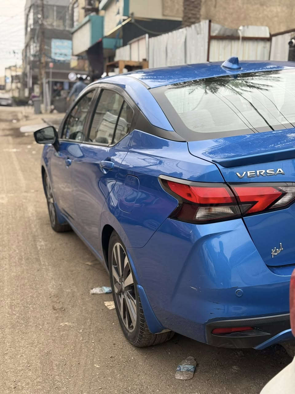 نيسان فيرسا فئة SR للبيع
رقم اربيل سنوية تنتهي بشهر السابع
صبغها فقط نص البنيد ويم البك لايت الخلفي بارد على كد  شبر  بدون ايرباك ولا دواخل 

المواصفات:
نقطة عمياء
تشغيل عن بعد
تحذير خروج عن المسار
مرايات كهربائية
كاميرا دوارة ورادار وتوقف تلقائي
كار بلي واندرويد اوتو
تحكمات ستيرن
مكينة ٤ سلندر و٨ نوزلات

السيارة اقتصادية جدًا وعملية ماشية 67 الف ميل
بيها ملاحظات بسيطة بالصدر
سعرها 108 وبيها مجال بسيط
مكاني المنصور وبعد السبعة بالدورة
*********** للاستفسار
