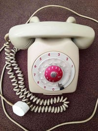 هاتف ارضي بحالة جيدة وشغال على الفحص السعر 75وبي مجال الي يريده يتصل 0...