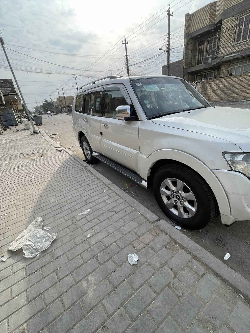 السلام عليكم للبيع باجيرو2010نضيفه السياره مناقصه شي تخم تاير صدر امامي خلفي جديد منضومه بانزينه كله ادامه كامله مابيه ضربه طخات بصيطه ومصبوغه مذكوره بسونار بلمنشور مكانه السياره بغداد حسينيه الراشديه السعر١٣٥ بيه مجال لشراي بسمي سياره تحويل مباشر ***********
