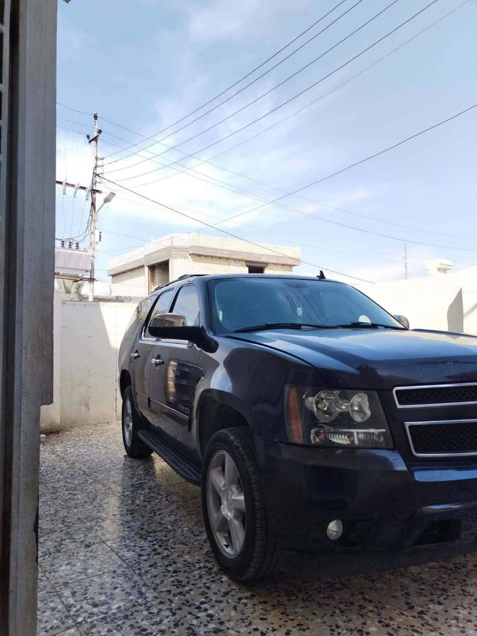 سلام عليكم تاهو ادوات مكفوله من الكص البيع موديل 2012 سياره جديده بمعنه الكلمه باتري جديد كهربائياته كله شغاله تبريد ثلج ويه سويج كير محرك 
خير من الله المكان بغداد النهروان السعر 95 وبيه مجال حك الجيه شراي يتصل ***********
