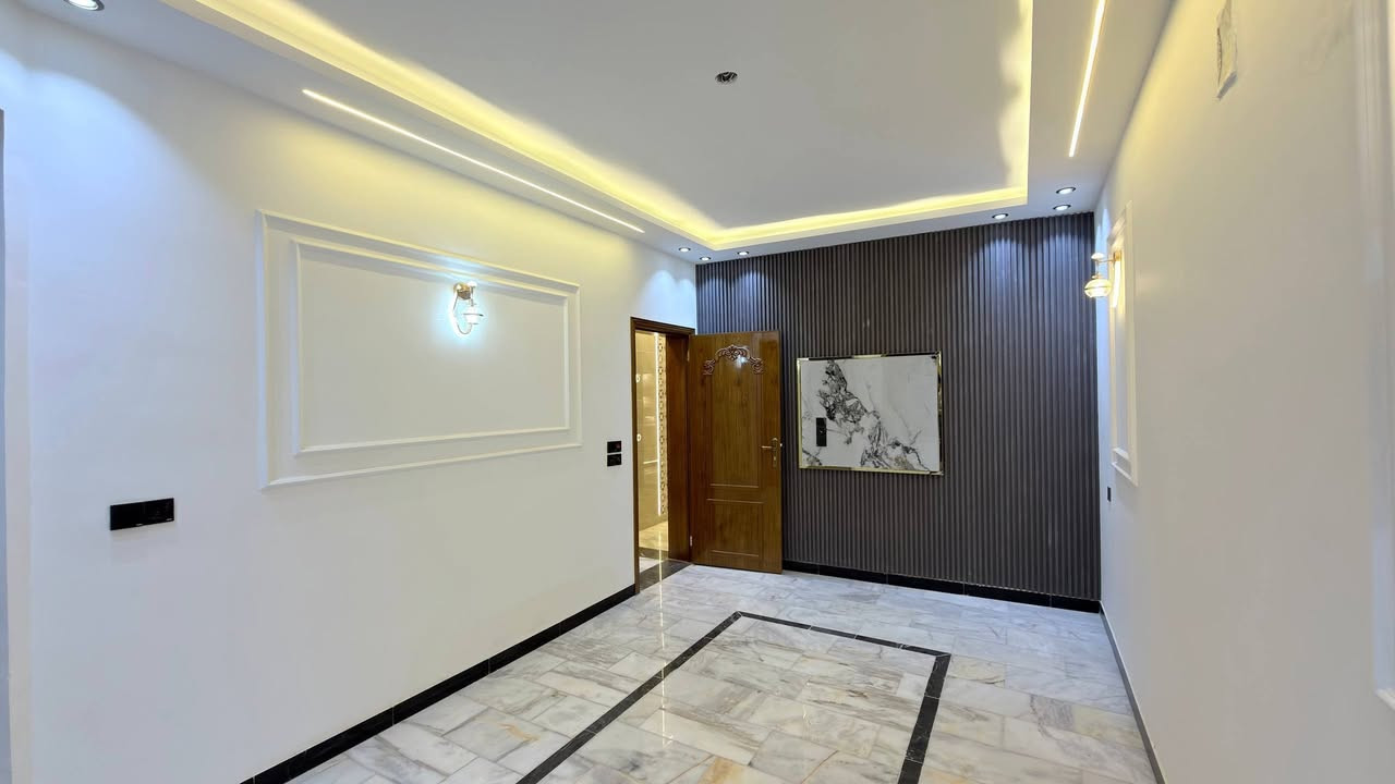 اللهم صلي على محمد وآل محمد
‏تونات  للبيع المساحة 100 متر الواجهة خمسة نزال 20    بغداد حي الجهاد
 الأمانة خلف شارع العام مباشر بنا حديث 2025 محتويات ثلاثة غرف نوم صحيات عدد اثنين صالة مطبخ سطح خلفي 
‏الاستفسار *********** واتساب
#مكتب_العدل_للعقار
السعر مناسب جدا ￼￼
تصوير العقار 
https://t.me/mmeeaaii/1282
