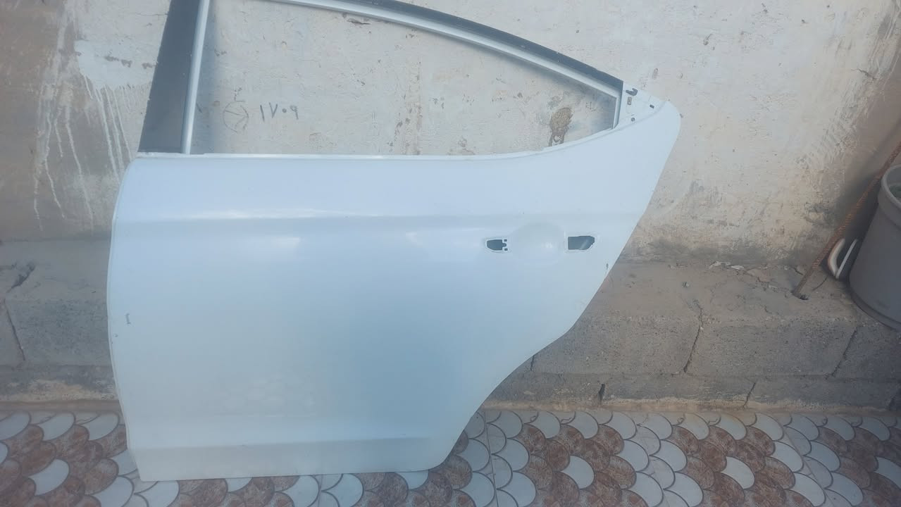 السلام عليكم
باب النتره  يرهم ١٧..١٨  خلف السايق للبيع 
ابيض ثلجي للستفسار ***********
