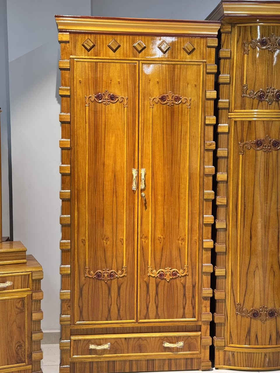 الان من #سيزر_مول 

غرفة نوم نجارة عراقية 🇮🇶

شغل متين وتصميم أنيق
تفصيل حسب الطلب وبجودة عالية

💰 السعر: 1,800,000 دينار فقط

للاستفسار مراسلة الصفحة او الاتصال 
على ***********_ ***********
