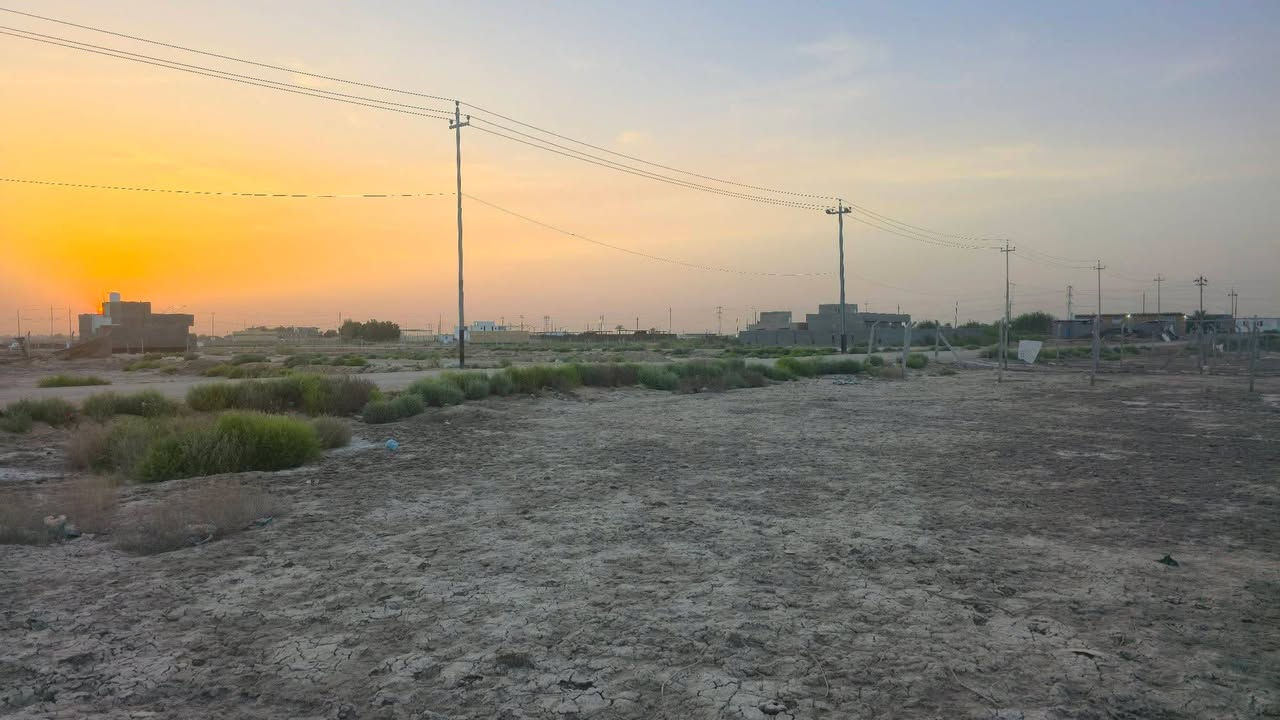 قطعه للبيع ٢٠٠ متر واجه ١٠ نزال ٢٠ سند ٢٥ خدمات كاملة كهرباء_  ماء _ تبليط _ خلف هذا البيت مباشر منطقة سكنية تبع عن طريق ياحسين ٢٠٠ متر نزلت حسين مارينا نزلة سعد بيجو السعر 22 وبيها مجال ومستعجل على البيع *********** اذا مو شراي لا تشلع كلبي فدوه ولا تواعد ومتجي رجاءا اخوان
