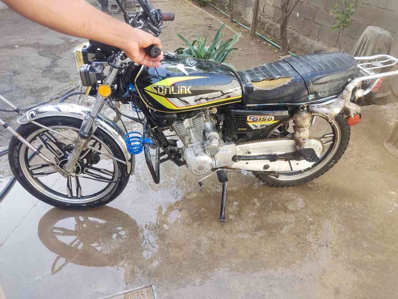 سلام عليكم  موطور ايراني للبيع موديل 2022 مكفول كلشي مابي كدام عيونكم سعرة 640العنوان الصوفيه شارع ٤٠الشراي يتصل  ***********
