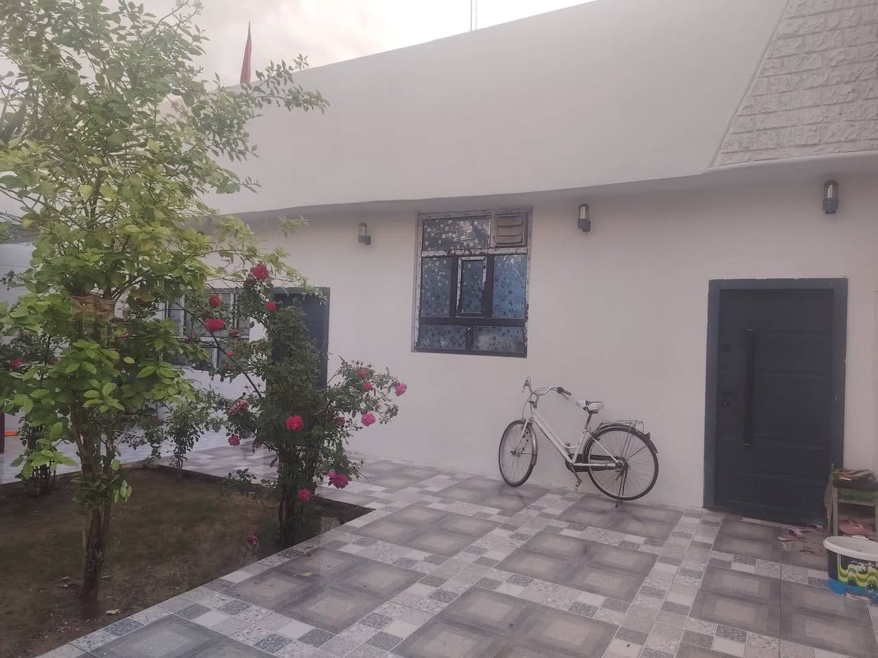 دار للبيع مساحته ٢٠٠ متر عنوان مميز 
دار كلش نظيف وبسعر جدا مناسب 
طابو ملك صرف 
عنوان واحد حزيران شارع اسواق انور 
مجاور مدرسة الشهباء 
 الاستفسار اكثر الاتصال بالرقم ***********
