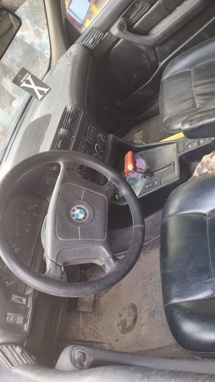 السلام عليكم للبيع بي ام موديل 91رقم بغدادبسمي تحويل ثاني يوم السياره حلوه اوجاهزه مراوس ترهم السعر55ورقه اصل 525فتحه كشن جلدحلوه السياره ***********.     ***********
