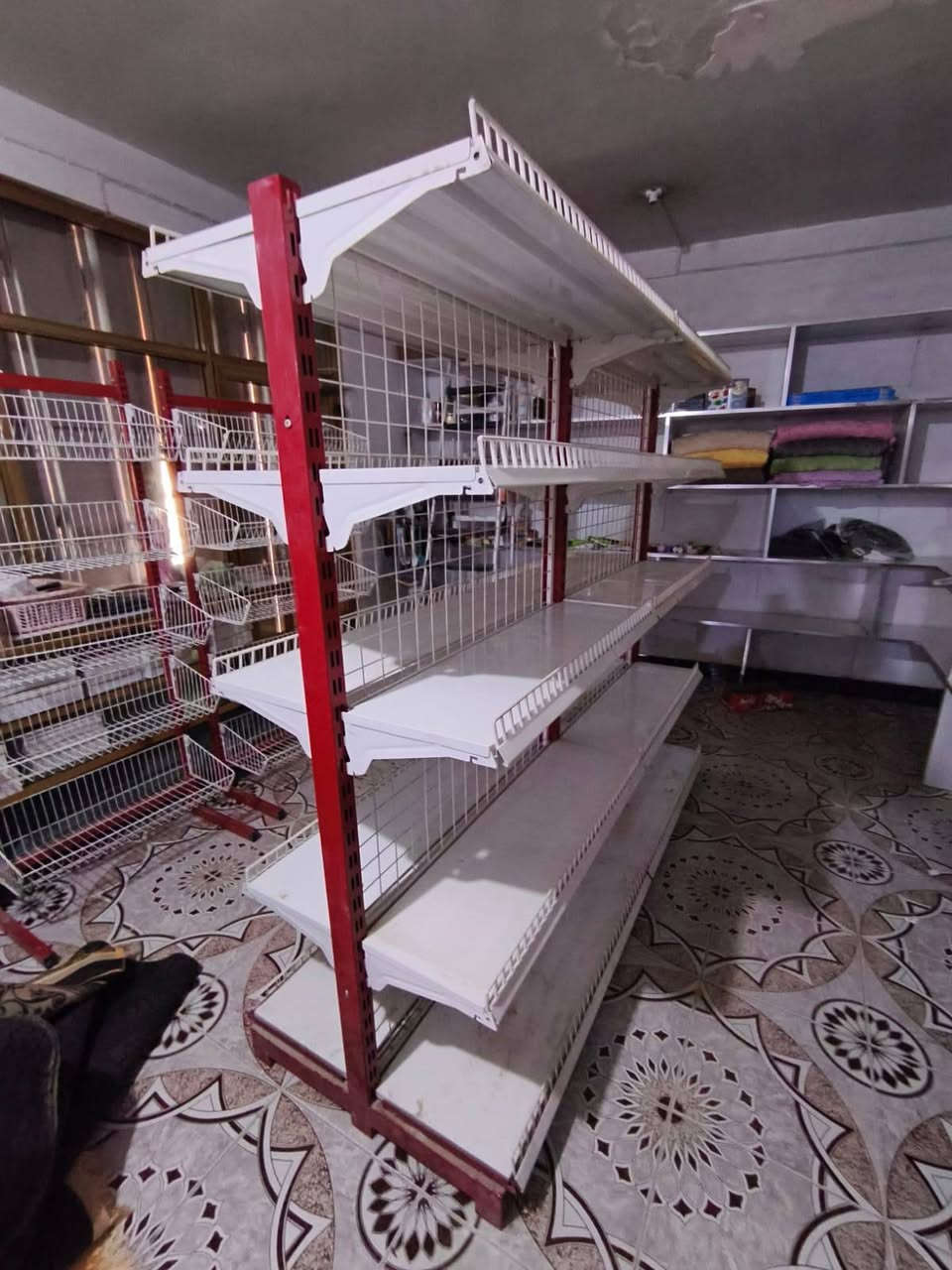 رفوف سفينه جديد حديد ثقيل مع سلات اكباس اثنين
تجي وحده سفينه جديد حديد ثقيل ونضيفه بيها صفحتين 
مكاني بصره ابو خصيب 
سعرهن كلهن ب200
رقمي صاحب رفوف 
***********
